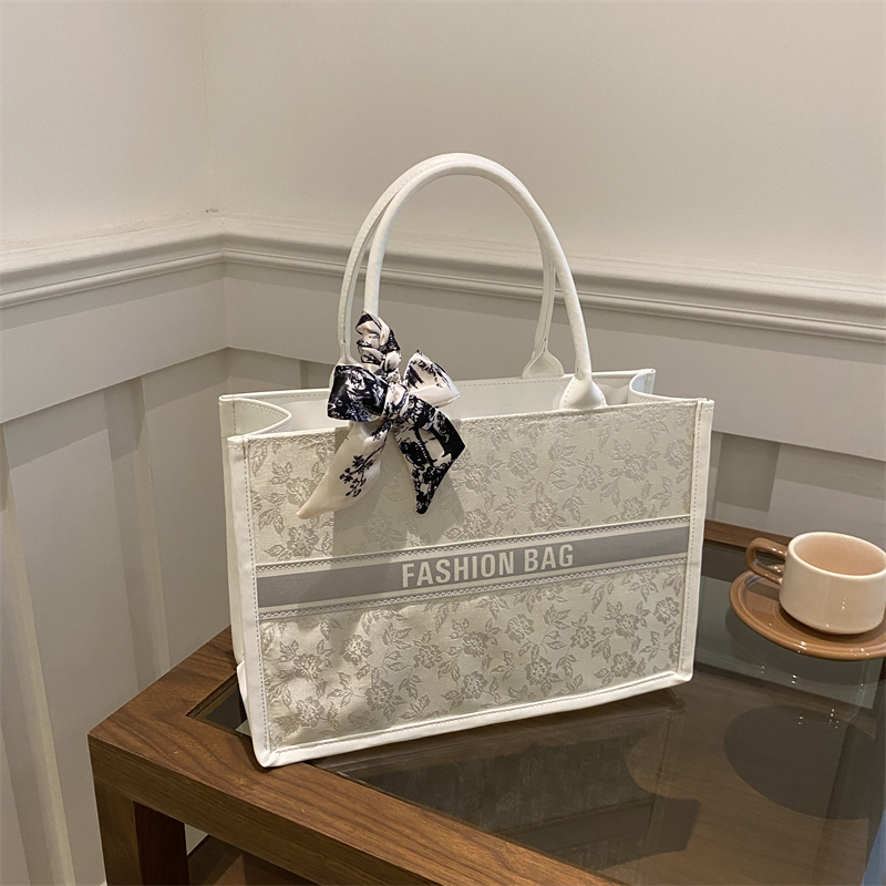 Embroidery On Leather - Luksusowa, elegancka damska torba typu tote