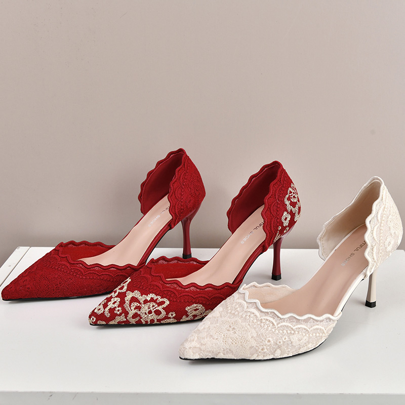Luksusowe czerwono-białe szpil – Embroidery Lace recenzja i cena