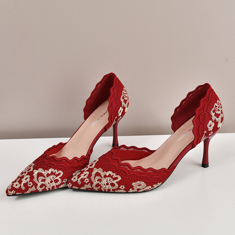 Luksusowe czerwono-białe szpil – Embroidery Lace recenzja i cena