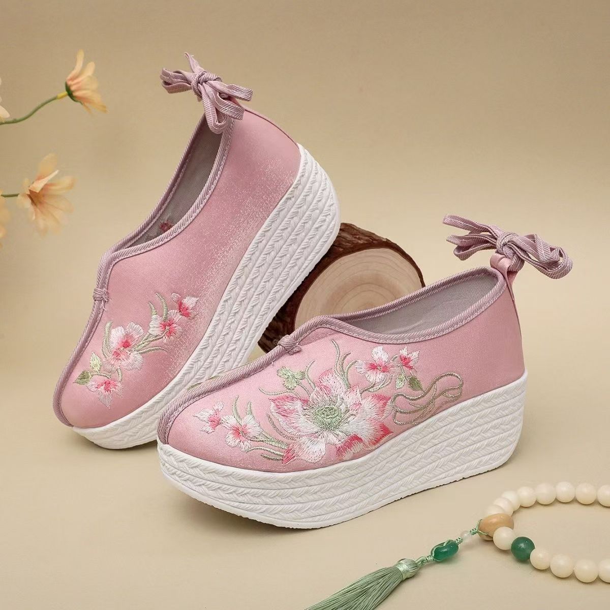 Damskie etniczne buty na kotur – Embroidery Lace recenzja i cena