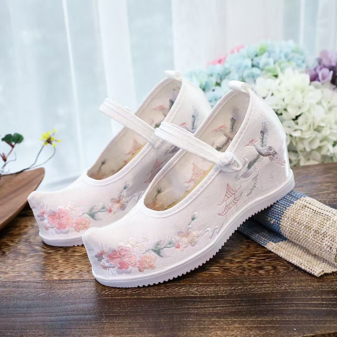 Damskie buty z haftem wewnątrz – Embroidery Canvas recenzja i cena