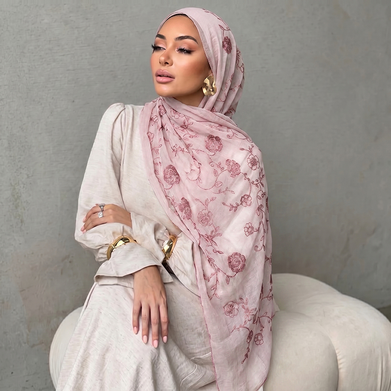Kwiatowy haft, muzułmańska chu – Embroidery Shawl recenzja i cena