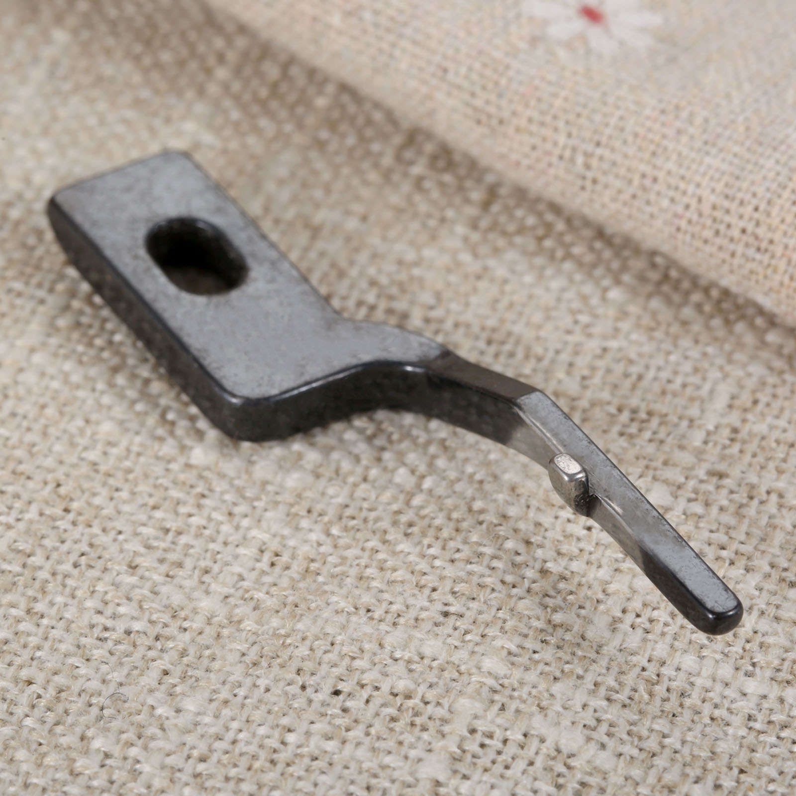 Metalowa maszyna do szycia hac – Embroidery Converter recenzja i cena