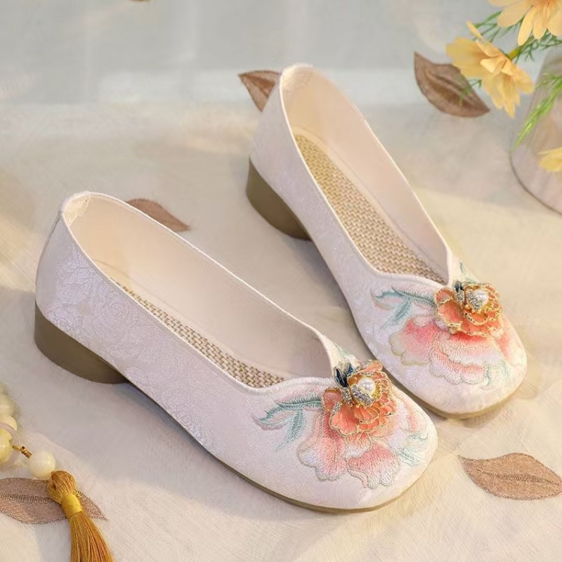 Damskie buty na niskim obcasie – Embroidery Canvas recenzja i cena
