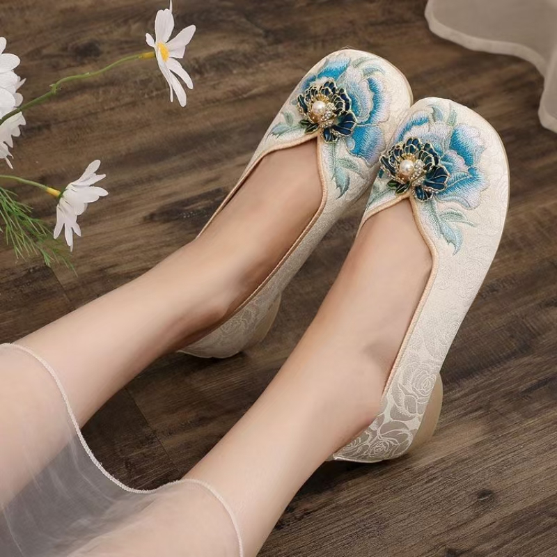 Damskie buty na niskim obcasie – Embroidery Canvas recenzja i cena